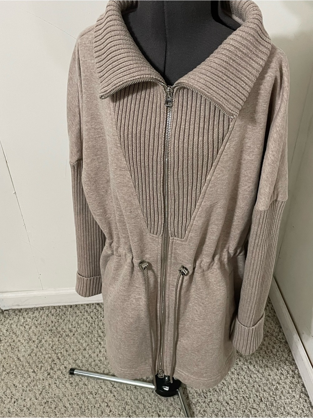 Varley Cotswold Longline Zip Through in Tan